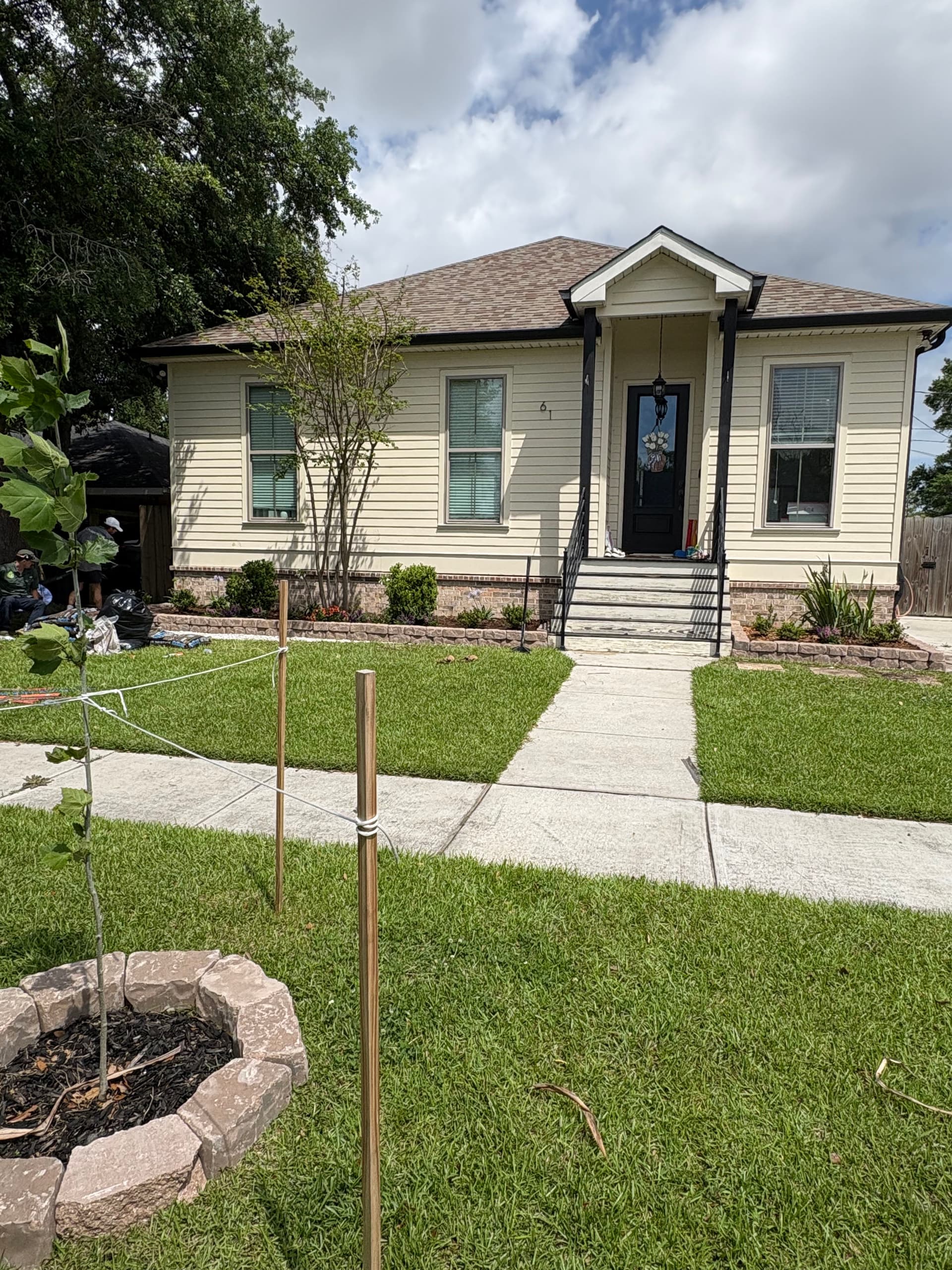 Gallery photos for Front Garden Makeover with Stone Retaining Walls in Chalmette: Image #3
