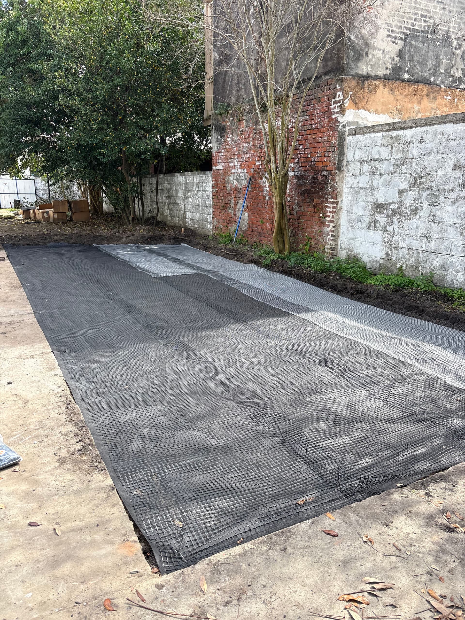 Gallery photos for Prepping a Versa Lock Paver Parking Lot in Marigny: Image #1