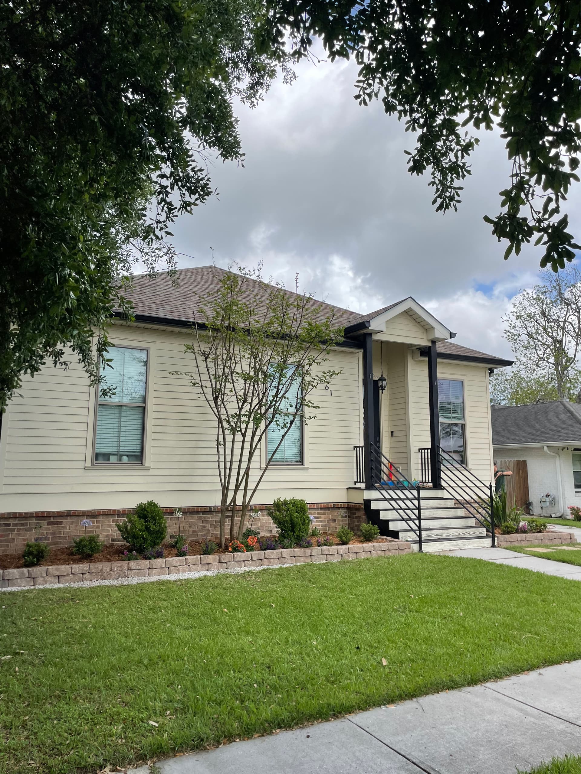 Gallery photos for Front Garden Makeover with Stone Retaining Walls in Chalmette: Image #4