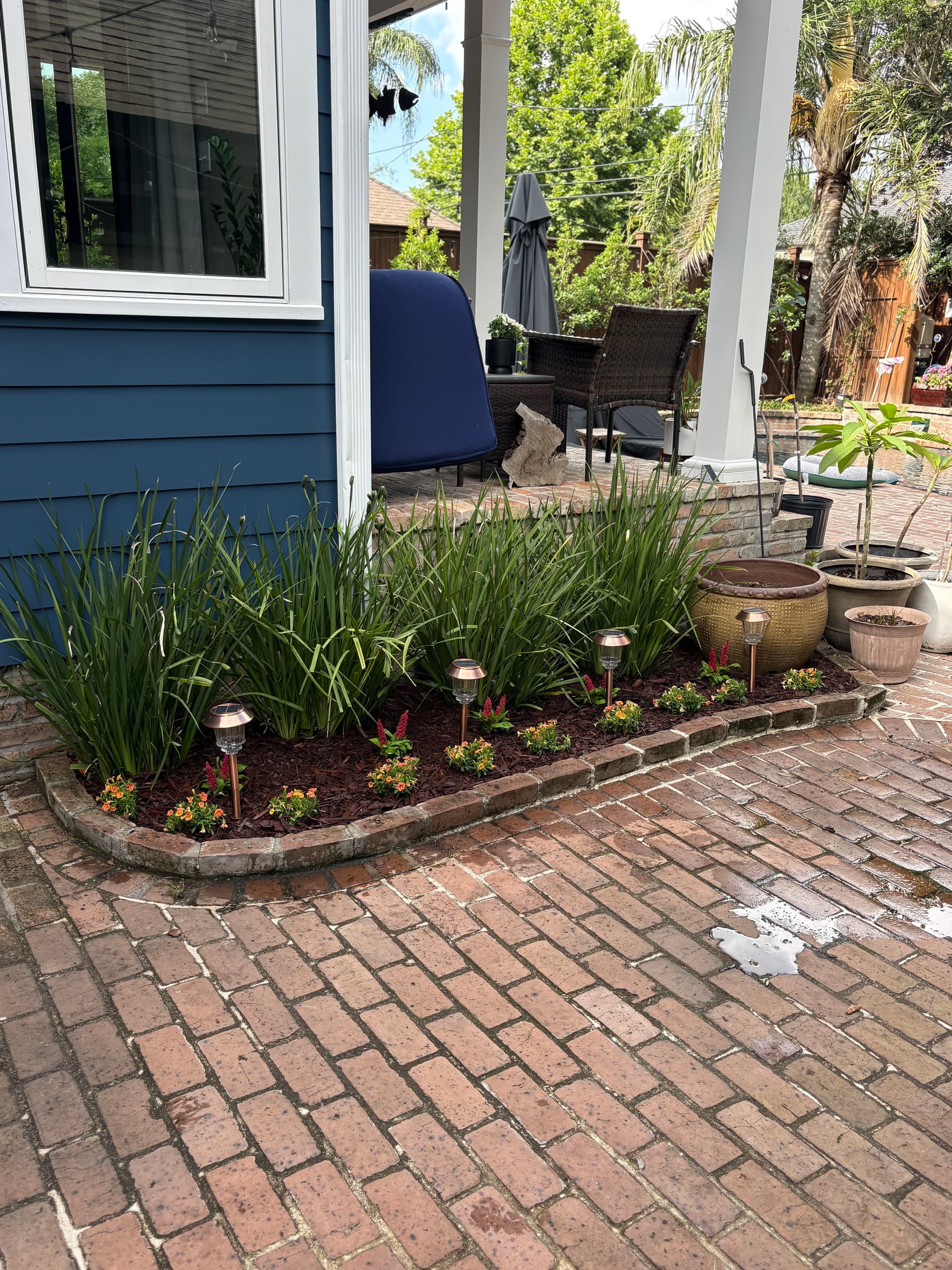 Gallery photos for Backyard Garden Refresh at a Lakeview Home: Image #1