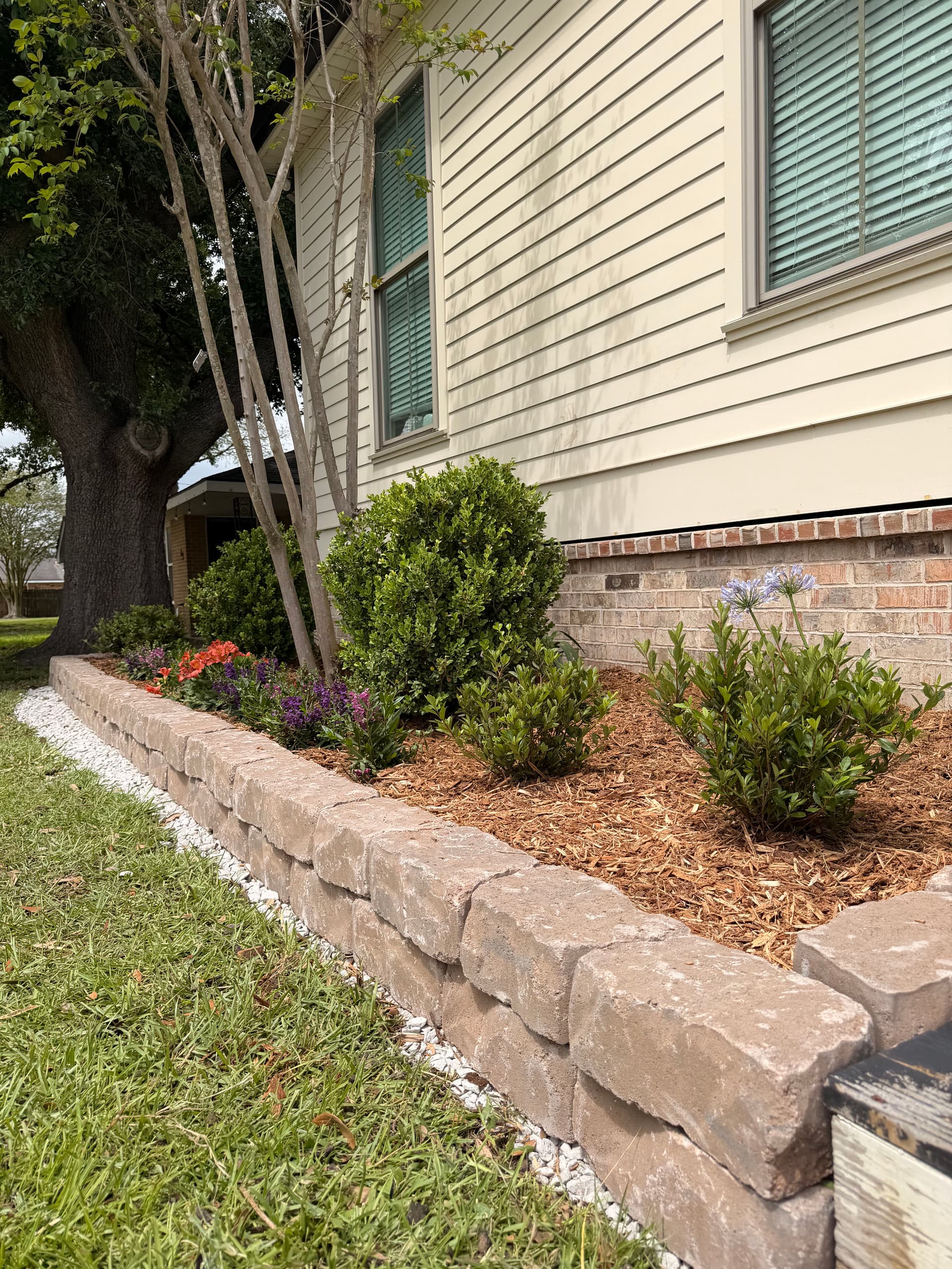 Gallery photos for Front Garden Makeover with Stone Retaining Walls in Chalmette: Image #7