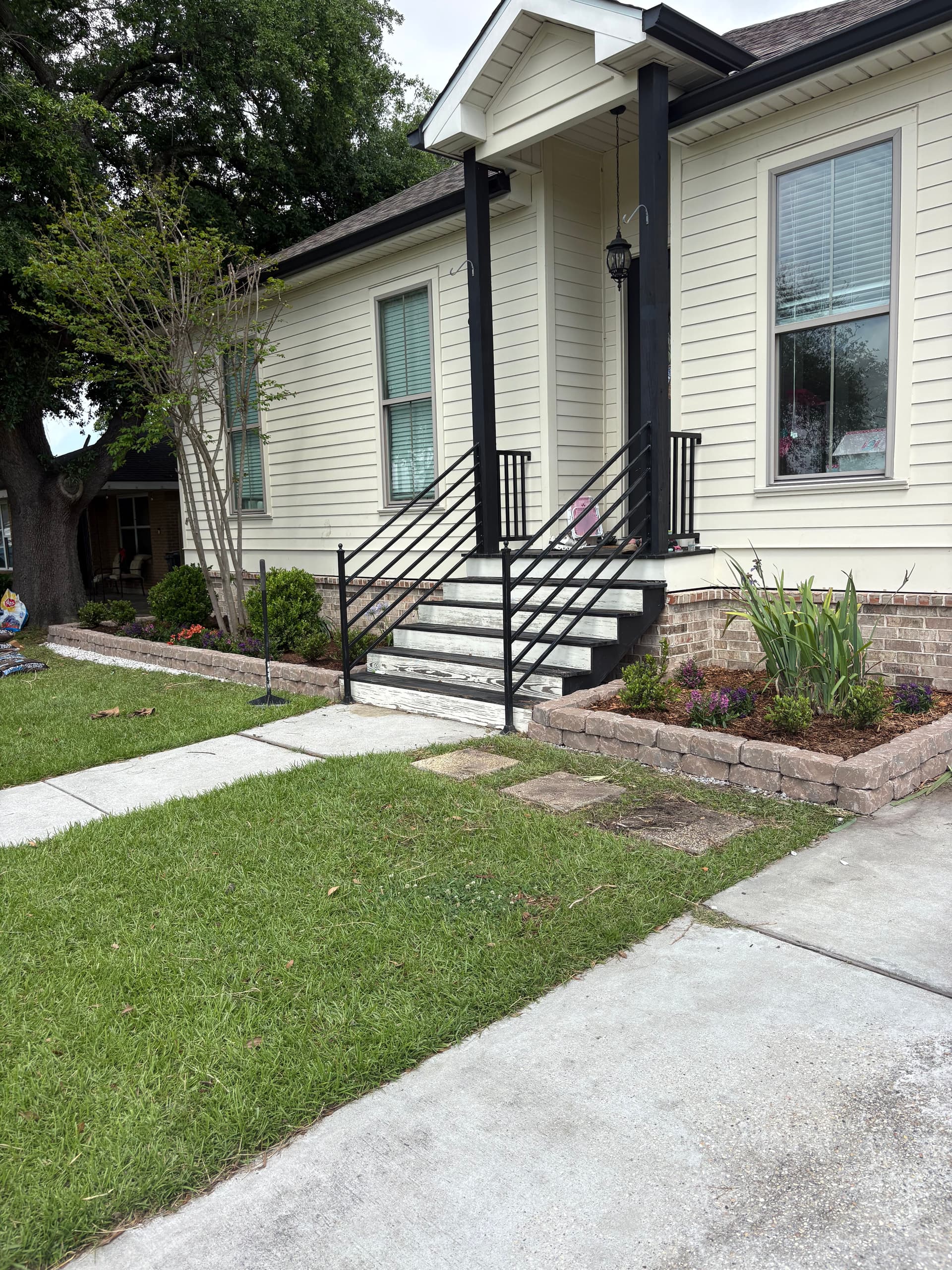 Gallery photos for Front Garden Makeover with Stone Retaining Walls in Chalmette: Image #5