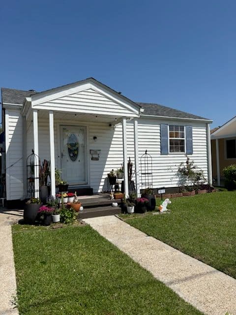 Gallery photos for Metairie Home Transformed with Lush Landscaping: Image #1