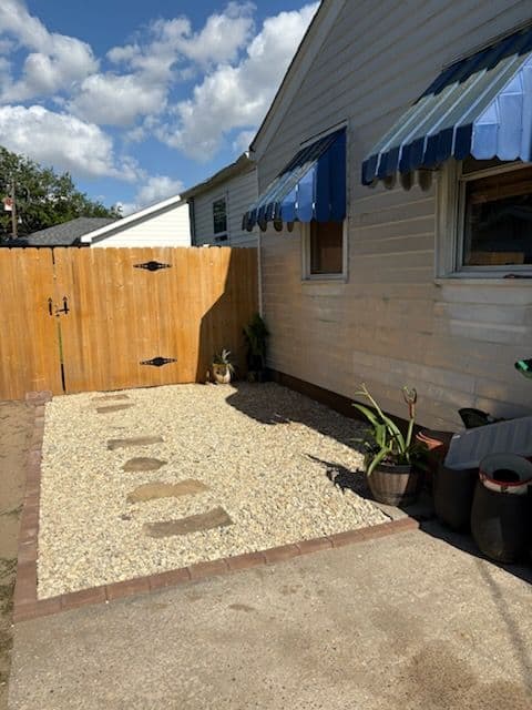 Gallery photos for Metairie Home Transformed with Lush Landscaping: Image #2