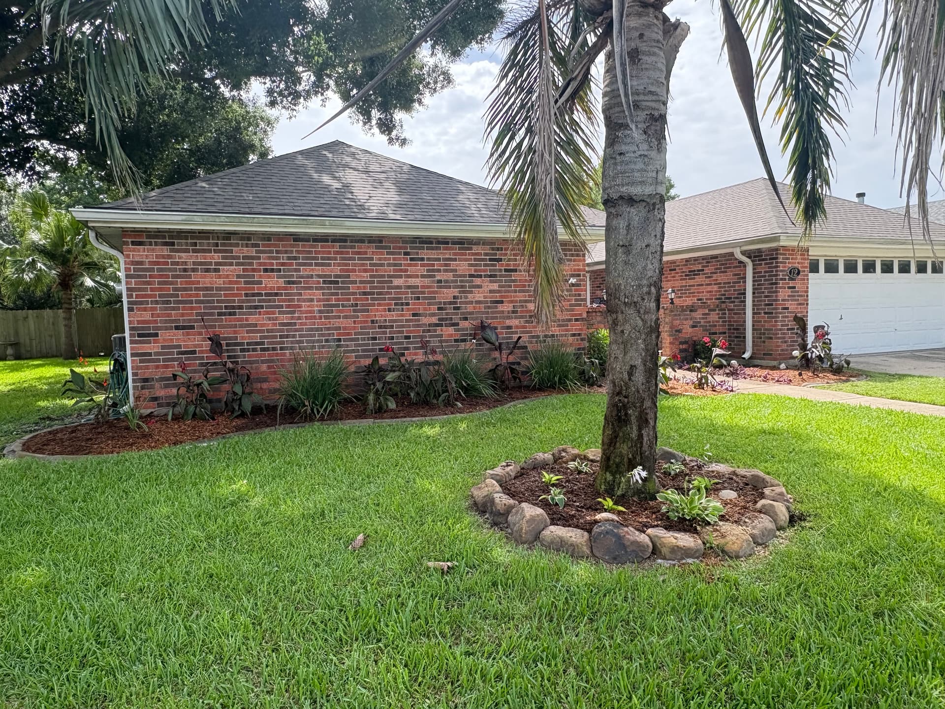 Gallery photos for Front Garden Bed Makeover in Woodlake Estates: Image #6