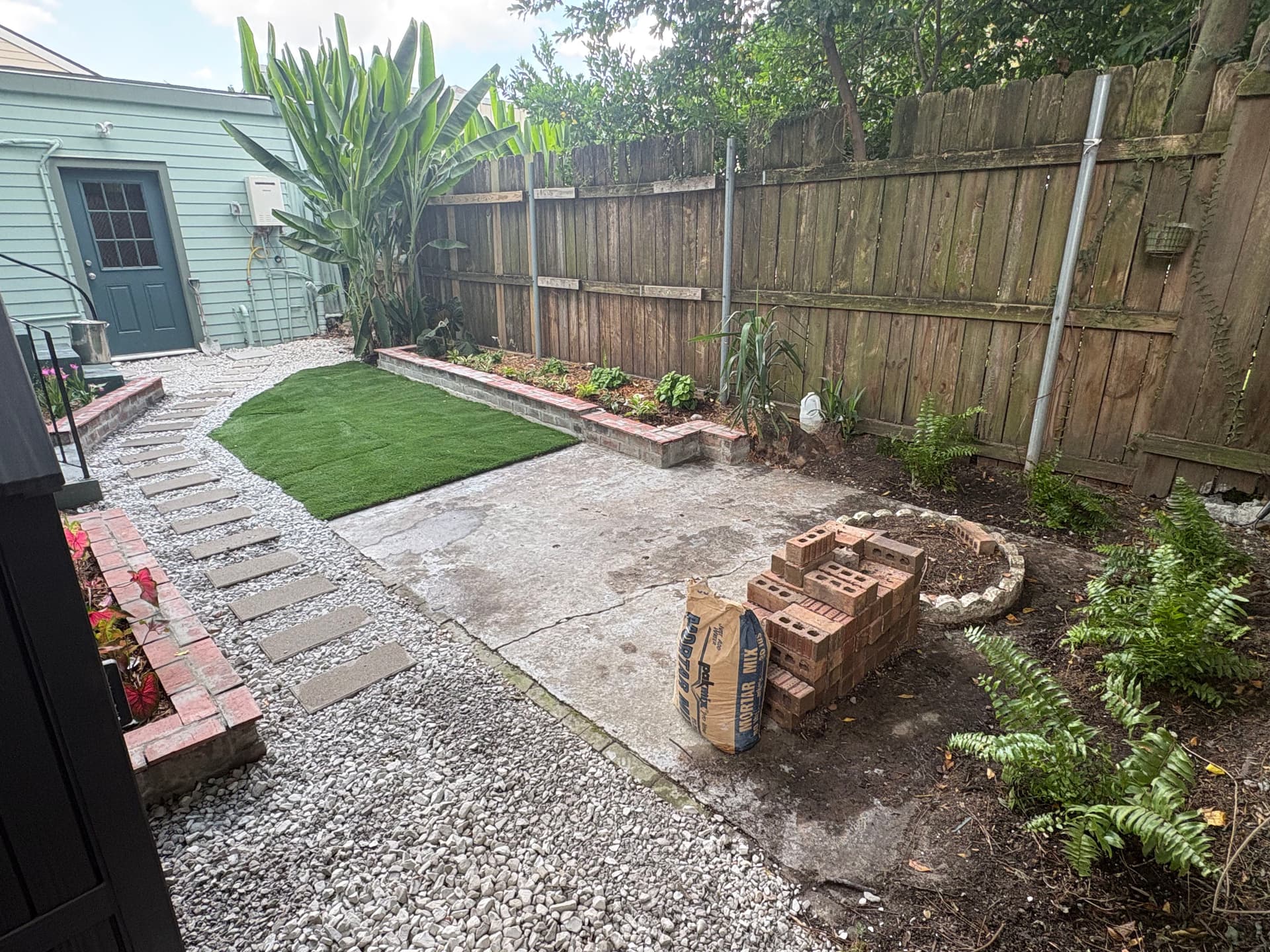 Gallery photos for Uptown New Orleans Backyard Goes From Overgrown to Outdoor Retreat: Image #4